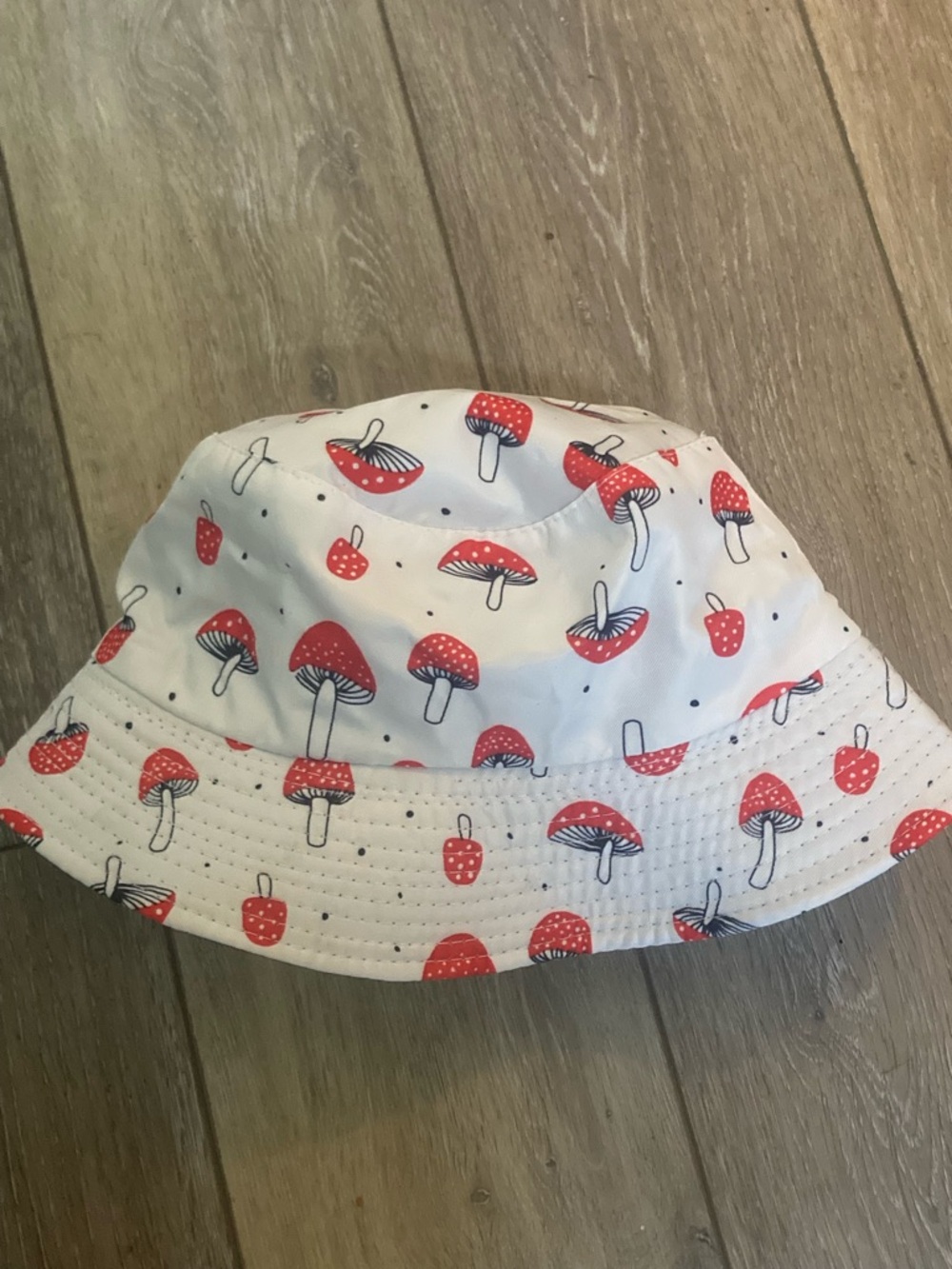 Reversible mushroom bucket hat